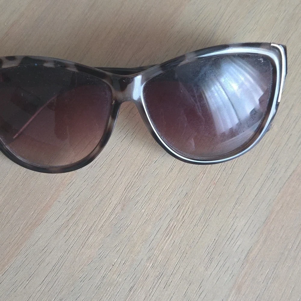 Lot 2 Kenneth Cole Sunglasses